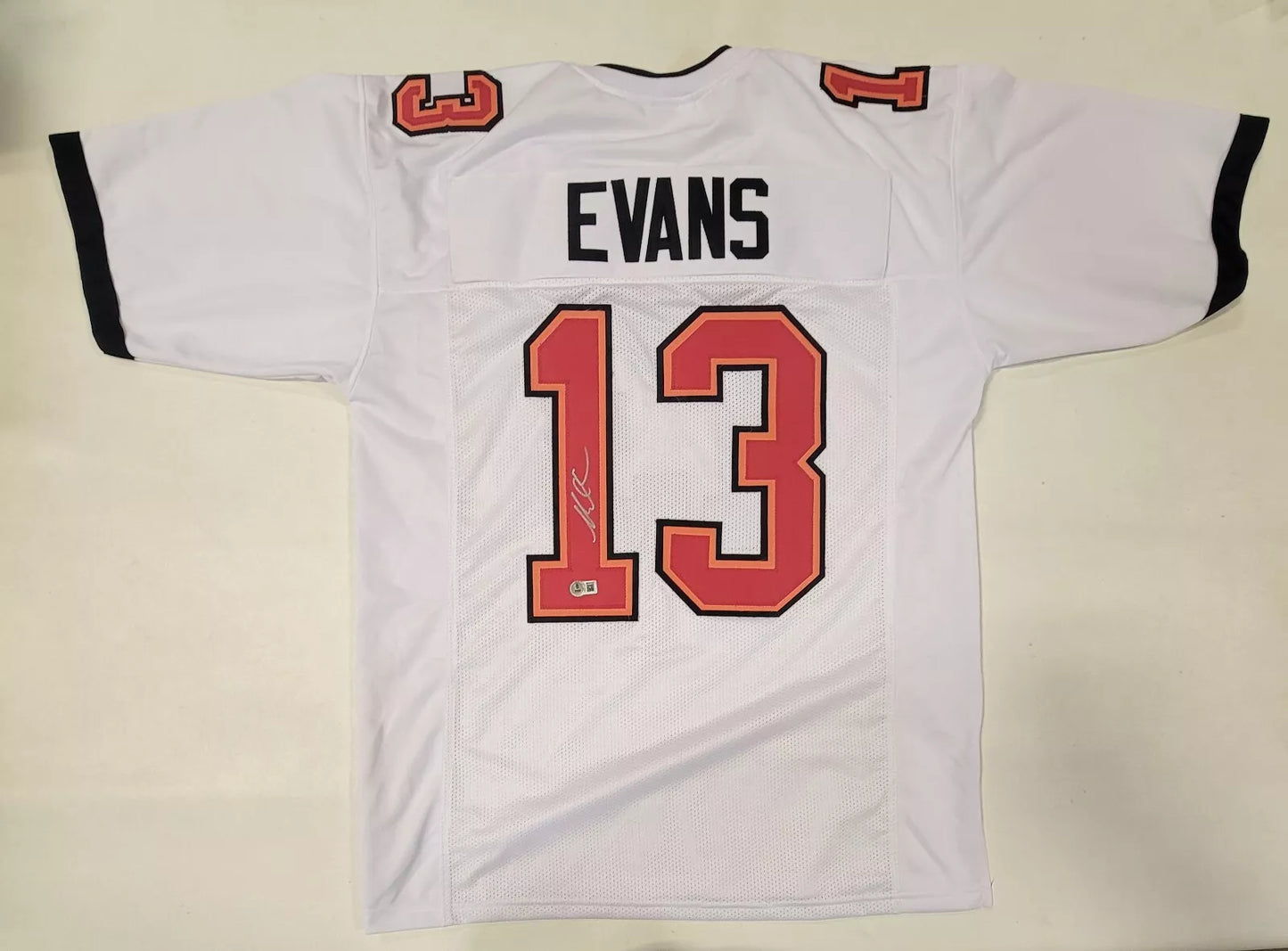 Mike Evans Signed Jersey (Beckett)
